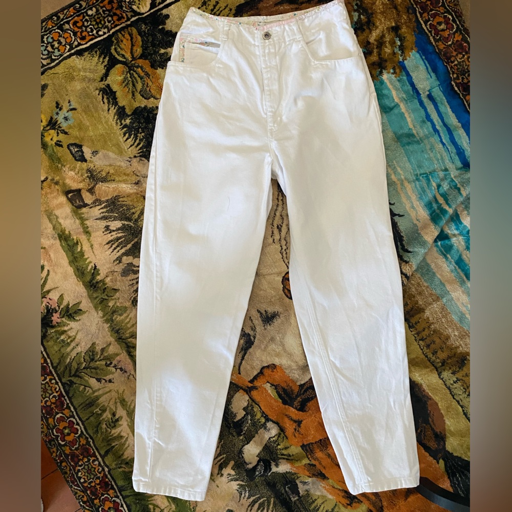 90s BONJOUR HIGH WAISTED WHITE FLORAL BOW MOM JEANS